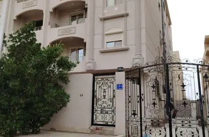 Apartment - 3 Bedrooms - 2 Bathrooms for sale in 4th Neighborhood - 4th Area - Shorouk City - Cairo