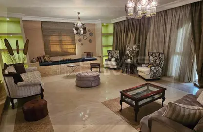 شقة - 4 غرف نوم - 2 حمامات للبيع في شارع رقم 70 - الحي الاول - التجمع الخامس - مدينة القاهرة الجديدة - القاهرة