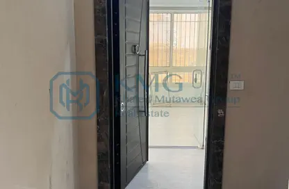 شقة - 3 غرف نوم - 2 حمامات للبيع في المنطقة ز - حى جنوب الاكايمية - مدينة القاهرة الجديدة - القاهرة