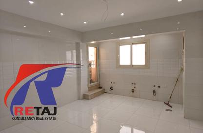 Apartment - 3 Bedrooms - 2 Bathrooms for sale in Abdallah Ibn Al Taher St. - 6th Zone - Nasr City - Cairo