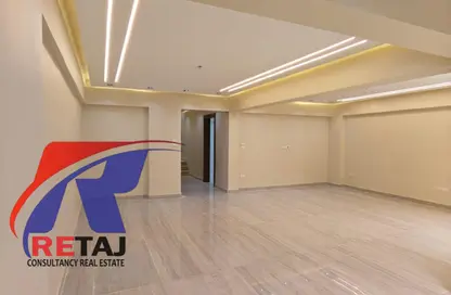 شقة - 3 غرف نوم - 2 حمامات للبيع في شارع عبد الله ابن الطاهر - المنطقة السادسة - مدينة نصر - القاهرة