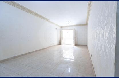 Apartment - 3 Bedrooms - 2 Bathrooms for sale in Mohamed Fawzy Moaz St. - Smouha - Hay Sharq - Alexandria