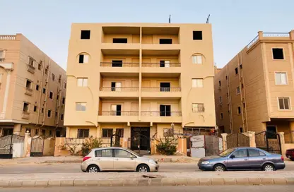 شقة - 3 غرف نوم - 2 حمامات للبيع في المجاورة الاولي - المنطقة الثالثة - مدينة الشروق - القاهرة