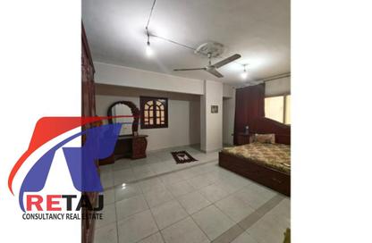 Apartment - 3 Bedrooms - 1 Bathroom for rent in Abdallah Ibn Al Taher St. - 6th Zone - Nasr City - Cairo