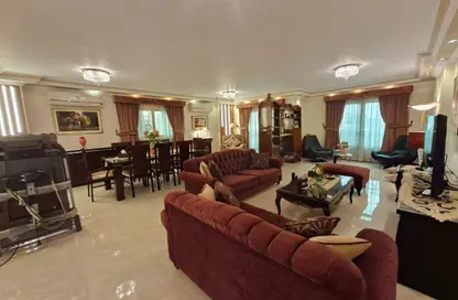 شقة - 4 غرف نوم - 3 حمامات للبيع في شارع سوريا - المهندسين - الجيزة