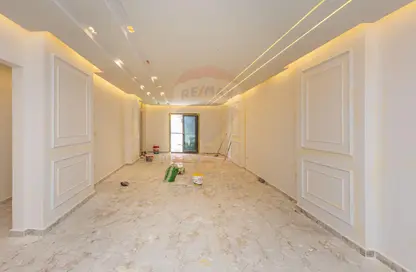 Apartment - 3 Bedrooms - 2 Bathrooms for sale in Al Geish Road - Camp Chezar - Hay Wasat - Alexandria