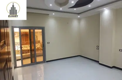 شقة - 3 غرف نوم - 3 حمامات للايجار في البنفسج 5 - البنفسج - مدينة القاهرة الجديدة - القاهرة