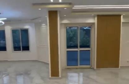 Apartment - 3 Bedrooms - 2 Bathrooms for sale in Helmy Abd Al Aty St. - 8th Zone - Nasr City - Cairo