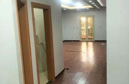 شقة - 3 غرف نوم - 1 حمام للبيع في الحي الاول - مدينة العبور - القليوبية