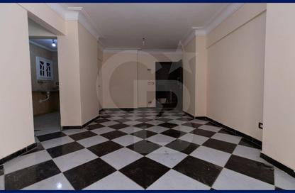 Apartment - 2 Bedrooms - 1 Bathroom for sale in Kaaed Asrab Al Behar St. - Miami - Hay Awal El Montazah - Alexandria