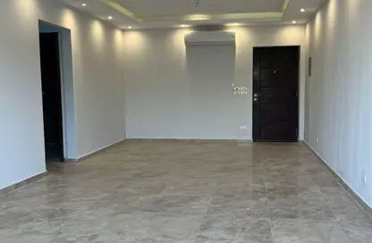 شقة - 2 غرف نوم - 2 حمامات للايجار في جاليريا  مون فالى - المستثمرين الجنوبية - مدينة القاهرة الجديدة - القاهرة