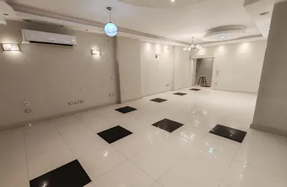 Co-Working Space - 3 Bedrooms - 2 Bathrooms for rent in El Banafseg 4 - El Banafseg - New Cairo City - Cairo
