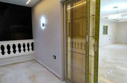 Apartment - 3 Bedrooms - 3 Bathrooms for sale in Gate 4 - Mena - Hadayek El Ahram - Giza