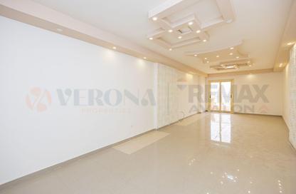 Apartment - 3 Bedrooms - 2 Bathrooms for rent in Kafr Abdo - Roushdy - Hay Sharq - Alexandria
