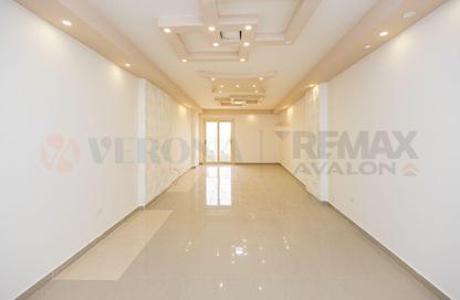 Apartment - 3 Bedrooms - 2 Bathrooms for rent in Kafr Abdo - Roushdy - Hay Sharq - Alexandria