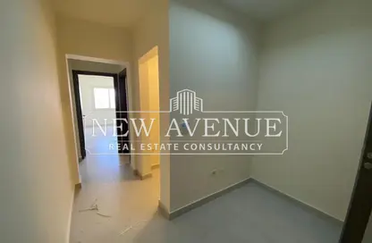 عيادة - غرفة نوم - 1 حمام للايجار في اليجانتري - الحي الاول - التجمع الخامس - مدينة القاهرة الجديدة - القاهرة