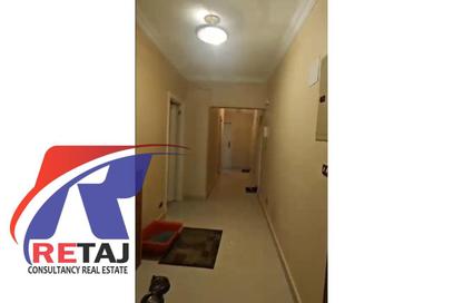 Apartment - 3 Bedrooms - 2 Bathrooms for sale in Abdallah Ibn Al Taher St. - 6th Zone - Nasr City - Cairo