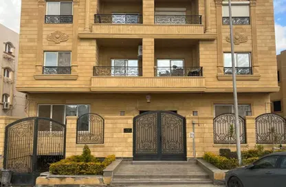 Apartment - 3 Bedrooms - 2 Bathrooms for sale in Area B - Ganoob El Acadimia - New Cairo City - Cairo