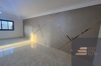 شقة - 3 غرف نوم - 2 حمامات للبيع في الجار - كمبوندات الشروق - مدينة الشروق - القاهرة