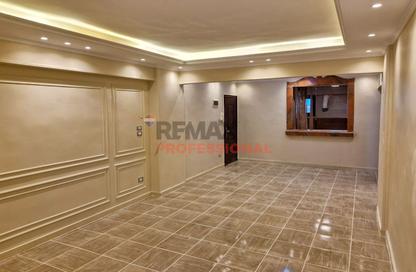 Apartment - 3 Bedrooms - 1 Bathroom for rent in Mostafa Kamel St. - Smouha - Hay Sharq - Alexandria