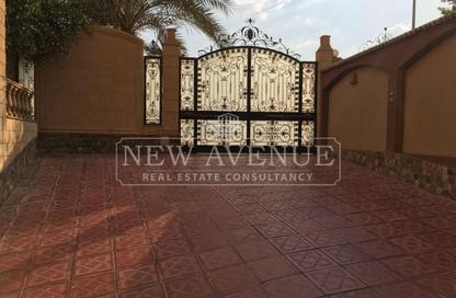 Villa - 6 Bedrooms - 7 Bathrooms for sale in Area B - Ganoob El Acadimia - New Cairo City - Cairo