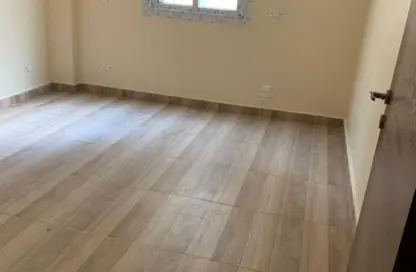 Apartment - 3 Bedrooms - 1 Bathroom for rent in Al Sadat Axis - The 1st Settlement - New Cairo City - Cairo