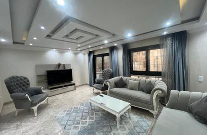 شقة - 3 غرف نوم - 2 حمامات للبيع في شارع شهاب - المهندسين - الجيزة