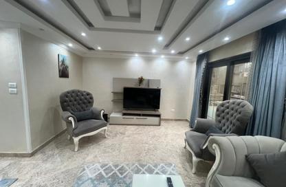 شقة - 3 غرف نوم - 2 حمامات للبيع في شارع شهاب - المهندسين - الجيزة