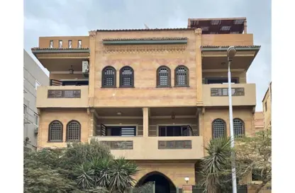 Apartment - 3 Bedrooms - 3 Bathrooms for sale in Ganoob El Acadimia - New Cairo City - Cairo