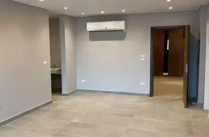 Apartment - 3 Bedrooms - 2 Bathrooms for sale in Village West - Sheikh Zayed Compounds - Sheikh Zayed City - Giza