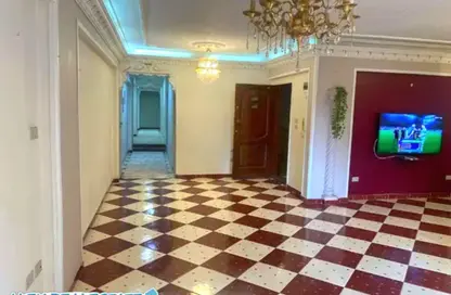 Apartment - 3 Bedrooms - 3 Bathrooms for rent in Abdel Salam Aref St. - Laurent - Hay Sharq - Alexandria