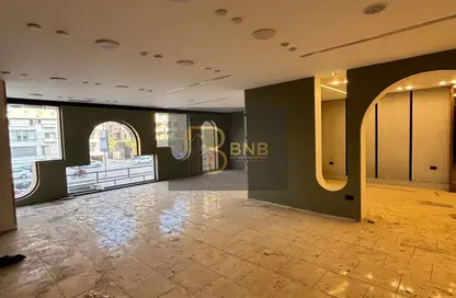 محل تجاري - استوديو - 2 حمامات للايجار في شارع مكرم عبيد - المنطقة السادسة - مدينة نصر - القاهرة