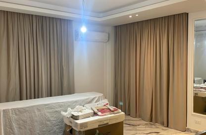 Apartment - 3 - 3 for sale in Mohamed Hussein Mahmoud St. - Area E - Ganoob El Acadimia - New Cairo City - Cairo