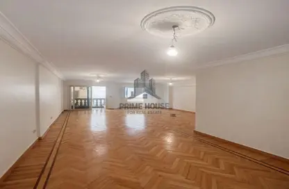 شقة - 3 غرف نوم - 2 حمامات للبيع في شارع الشهيد كمال الدين صلاح - سموحة - حي شرق - الاسكندرية