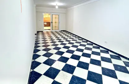 شقة - 3 غرف نوم - 1 حمام للبيع في شارع الدكتور برجي - بولكلي - حي شرق - الاسكندرية