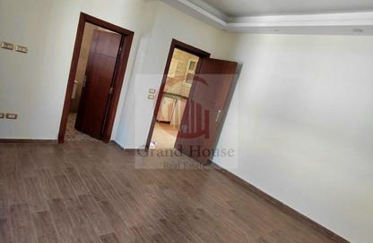Apartment - 1 Bedroom - 2 Bathrooms for rent in Area G - Ganoob El Acadimia - New Cairo City - Cairo