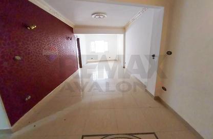 Apartment - 2 - 1 for sale in Abou Quer Road - Zezenia - Hay Sharq - Alexandria