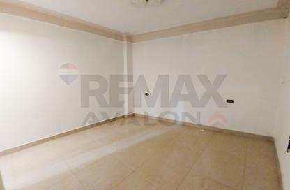 Apartment - 2 - 1 for sale in Abou Quer Road - Zezenia - Hay Sharq - Alexandria