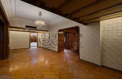 شقة - 3 غرف نوم - 3 حمامات للبيع في شارع عدن - المهندسين - الجيزة