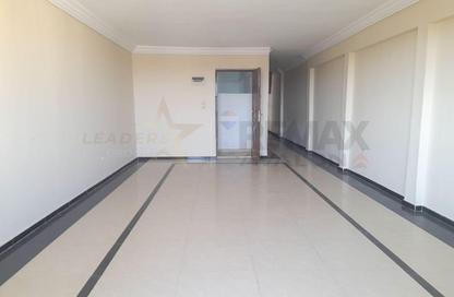 Apartment - 3 Bedrooms - 1 Bathroom for rent in Al Sayeda Sakina Bint Al Hussein St. - Kafr Abdo - Roushdy - Hay Sharq - Alexandria