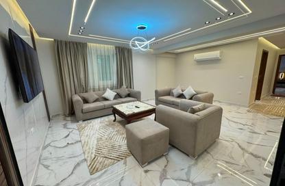 شقة - 2 غرف نوم - 2 حمامات للايجار في شارع شهاب - المهندسين - الجيزة