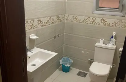 Apartment - 3 Bedrooms - 2 Bathrooms for sale in Zahraa Al Maadi St. - Degla - Hay El Maadi - Cairo