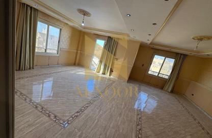 Duplex - 4 Bedrooms - 3 Bathrooms for rent in El Mehwar El khadamy - Central Axis - 8th District - 6 October City - Giza