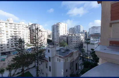 Apartment - 3 Bedrooms - 3 Bathrooms for rent in Abdel Moneim Al Dalel St. - Tharwat - Hay Sharq - Alexandria