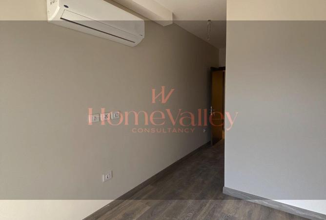 98553831 - Property Image 3
