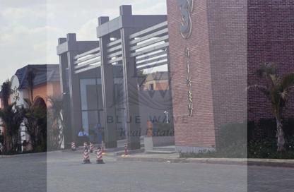 Shop - Studio - 2 Bathrooms for sale in Three Sixty - 5th Settlement Compounds - The 5th Settlement - New Cairo City - Cairo