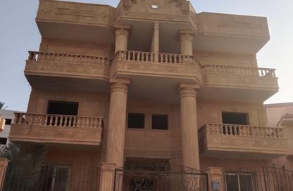 Apartment - 3 Bedrooms - 3 Bathrooms for sale in 2nd Neighborhood - 3rd District East - Shorouk City - Cairo