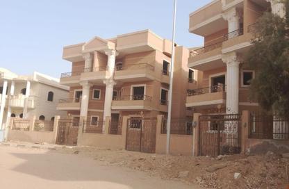 Apartment - 3 Bedrooms - 3 Bathrooms for sale in 2nd Neighborhood - 3rd District East - Shorouk City - Cairo