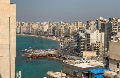 شقة - 3 غرف نوم - 2 حمامات للبيع في شارع قائد اسراب البحار - ميامي - حي اول المنتزة - الاسكندرية