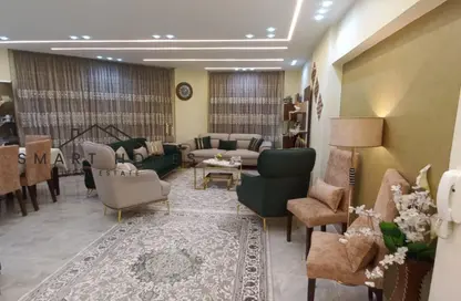 شقة - 2 غرف نوم - 1 حمام للبيع في شارع 31 - الحي الاول - الشيخ زايد - الجيزة